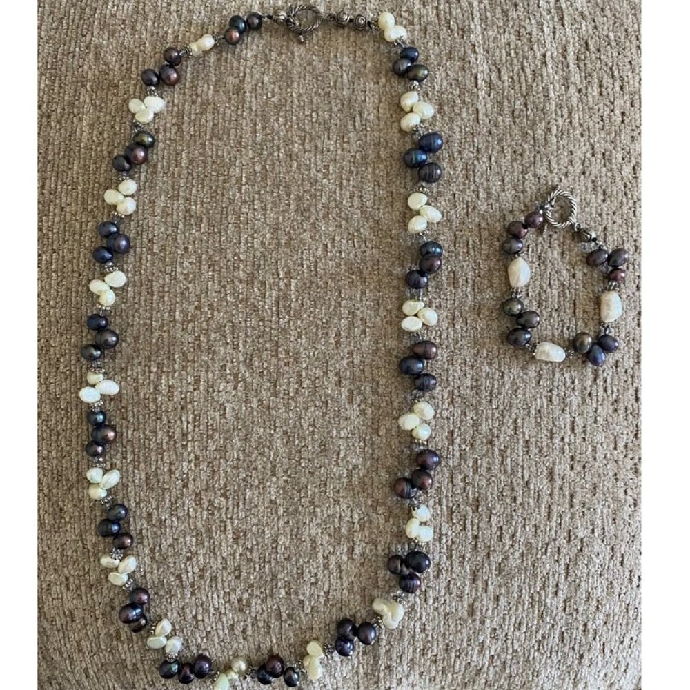 Necklace and bracelet set